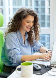 Hymux team member at her desk